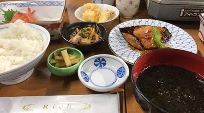 新潟鮮魚問屋 港食堂 ピアbandai 新潟県新潟市中央区万代島 魚介 海鮮料理 海鮮丼 刺身 丼もの Yahoo ロコ