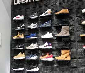 Nike 大阪 大阪府大阪市中央区心斎橋筋 Yahoo ロコ