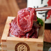日本の酒と馬の肉 ウマ○ 札幌すすきの店の写真