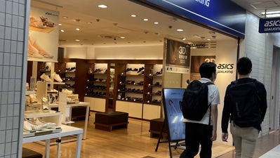 Asics store shinjuku sale