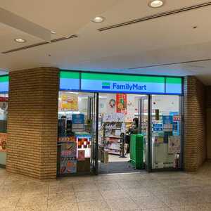 ファミリーマート クイーンズスクエア横浜店 神奈川県横浜市西区みなとみらい コンビニ Yahoo ロコ