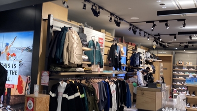 VANS アクアシティお台場店(東京都港区台場/シューズ) - Yahoo!ロコ