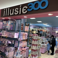 illusie300 イオンモール下田店の写真