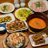 名物！鉄板鶏餃子＆無限皮串ど根性コース　2.5時間シンプル飲み放題付　3,300円